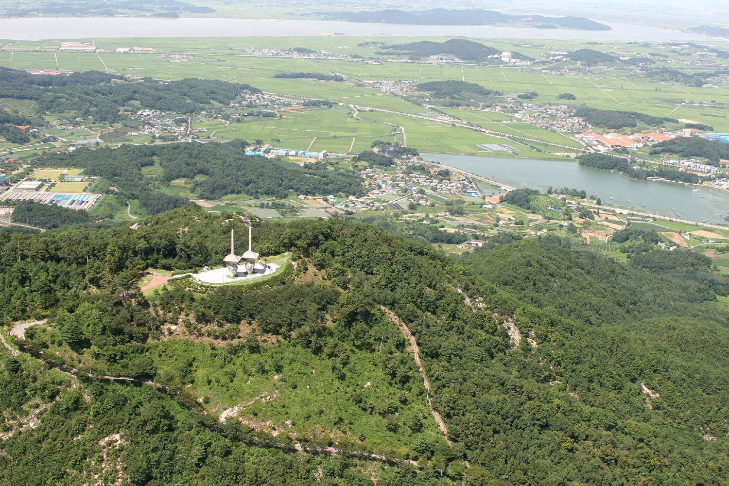 영인산